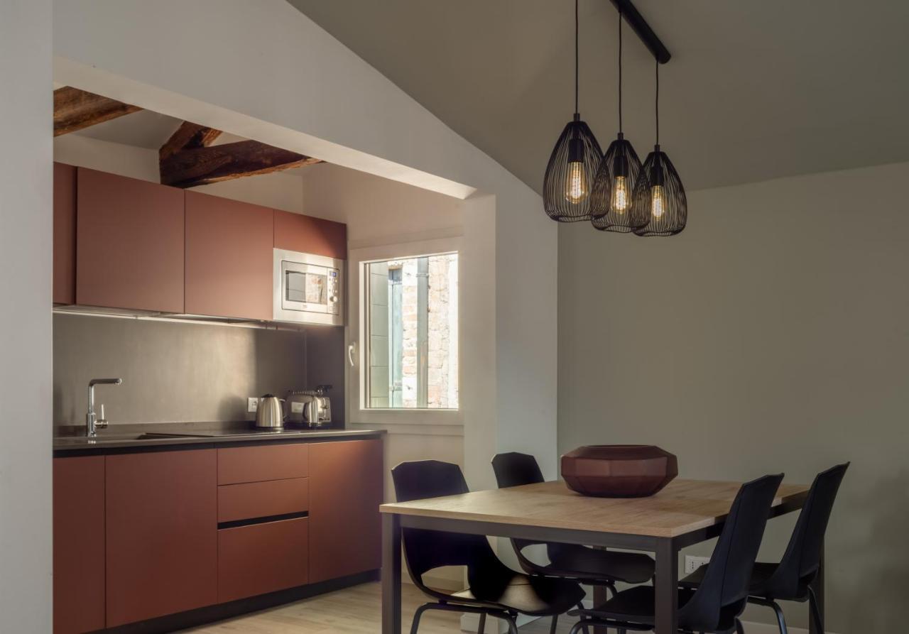 ונציה Sant'Aponal Cozy Apartment With Balcony R&R מראה חיצוני תמונה