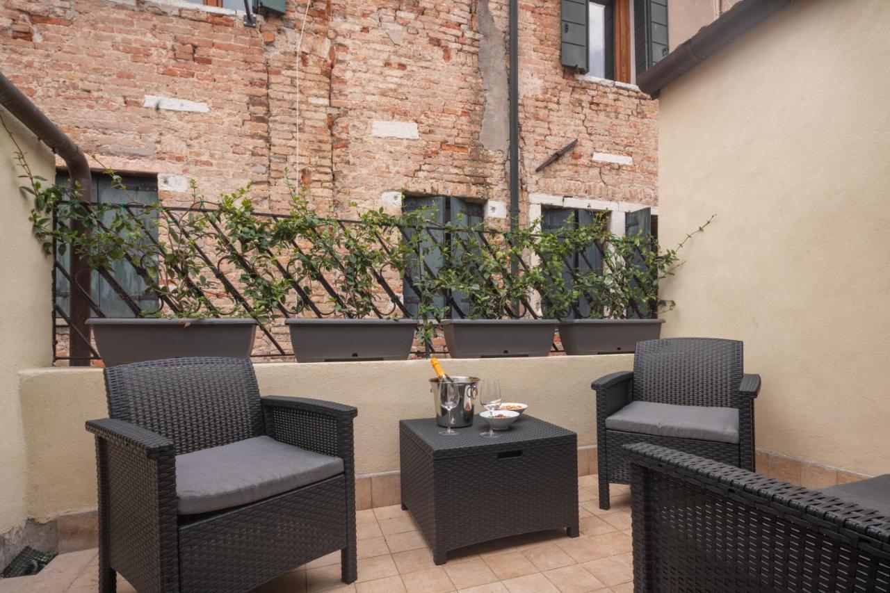 ונציה Sant'Aponal Cozy Apartment With Balcony R&R מראה חיצוני תמונה