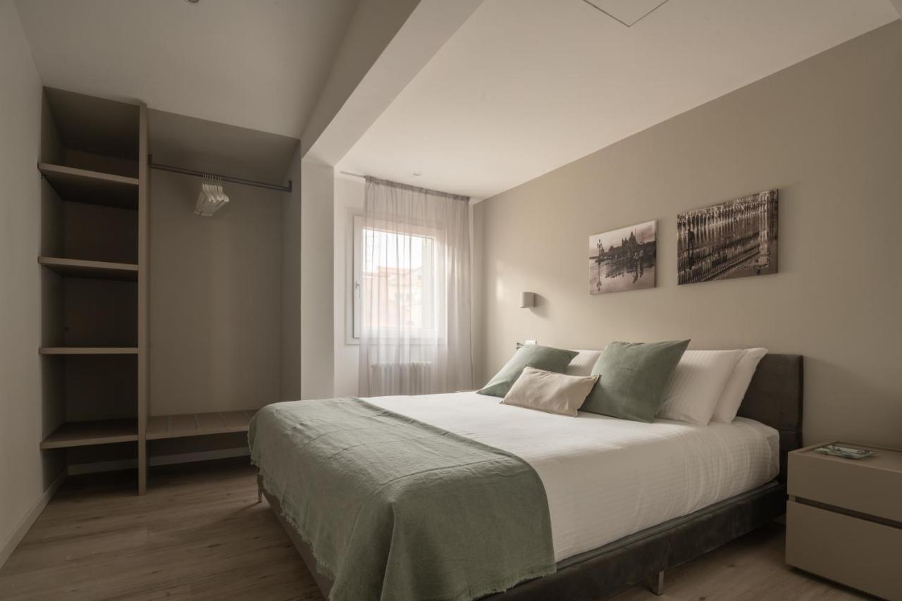 ונציה Sant'Aponal Cozy Apartment With Balcony R&R מראה חיצוני תמונה