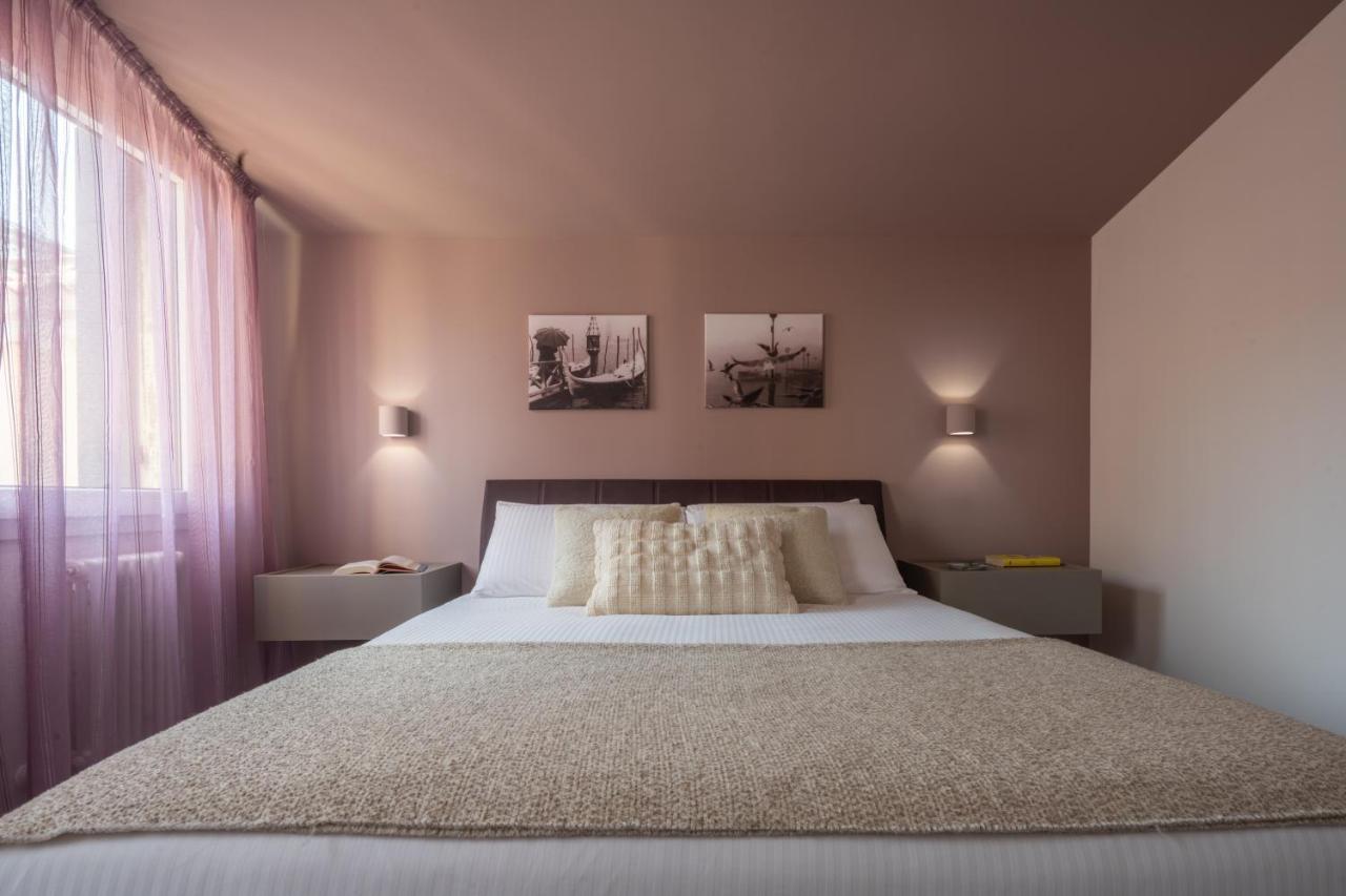 ונציה Sant'Aponal Cozy Apartment With Balcony R&R מראה חיצוני תמונה
